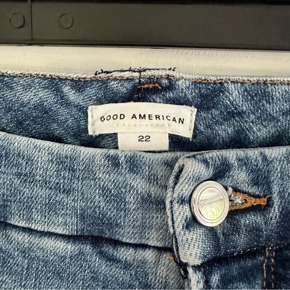 Size 22 Good American Light Wash Straight Leg Jeans - Picture 5 of 5